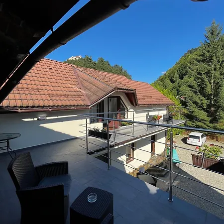 Guest house Cetatuia - Ultra-central - Parking And Nature Close To Bran, Dino Parc And Risnov
