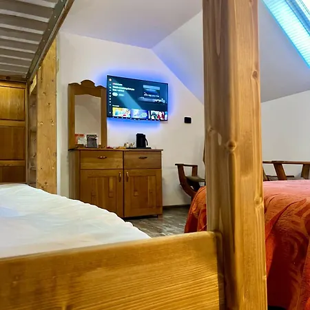 Cetatuia - Ultra-central - Parking And Nature Close To Bran, Dino Parc And Guest house Risnov